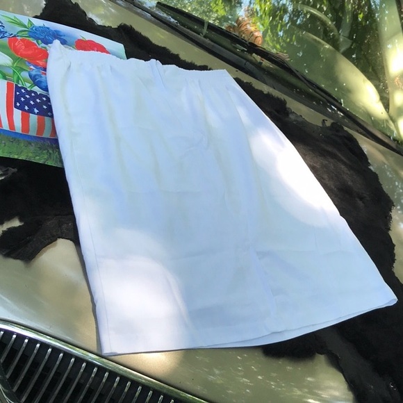 Sag Harbor Woman White Lined Pencil Skirt Elastic Back Slit Plus 20W Poly/Rayon - Picture 9 of 16